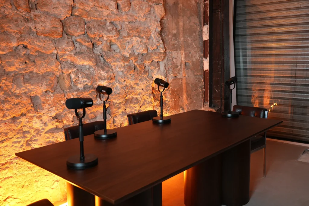 Le studio caché de Paris pour podcasts et vidéos professionnels
