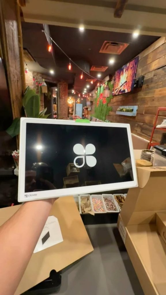 Compact payment terminal for busy spaces in Montreal