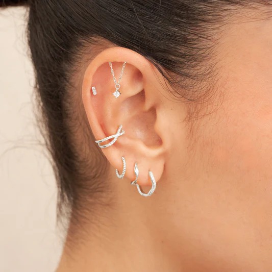 Timeless glamour: round stud earrings in warm gold tones Timeless glamour: round stud earrings in warm gold tones